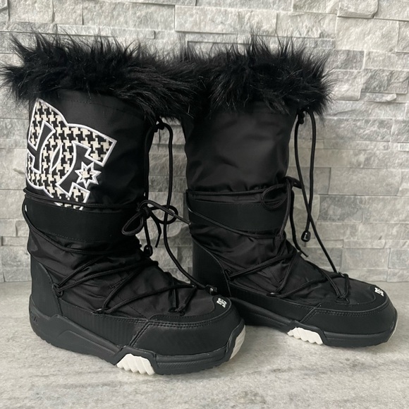 🚫🚫SOLD🚫🚫🚫Y2K DC Fur Boot 🥰 - Picture 2 of 6